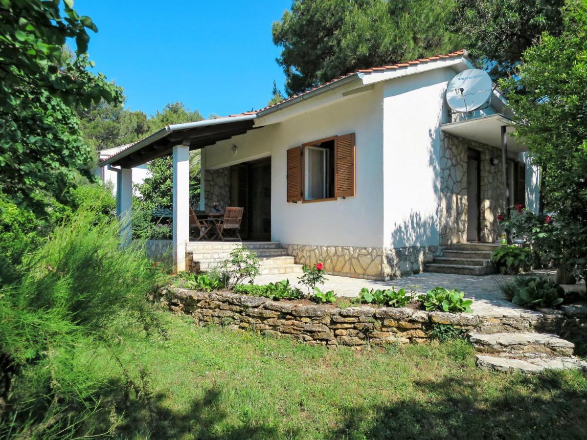Holiday Home Margit - Prm115 By Interhome Premantura Exteriör bild